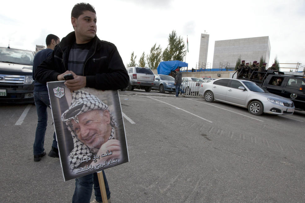 Expectativa por exhumación del cuerpo de Yasser Arafat