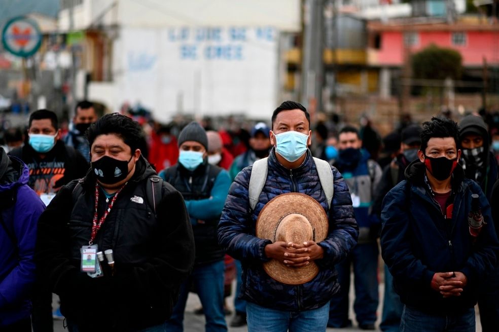 Indígenas cierran caminos en Guatemala para exigir renuncia del presidente