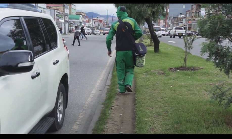 Vendedores en calle, sin seguridad social ni elementos de protección