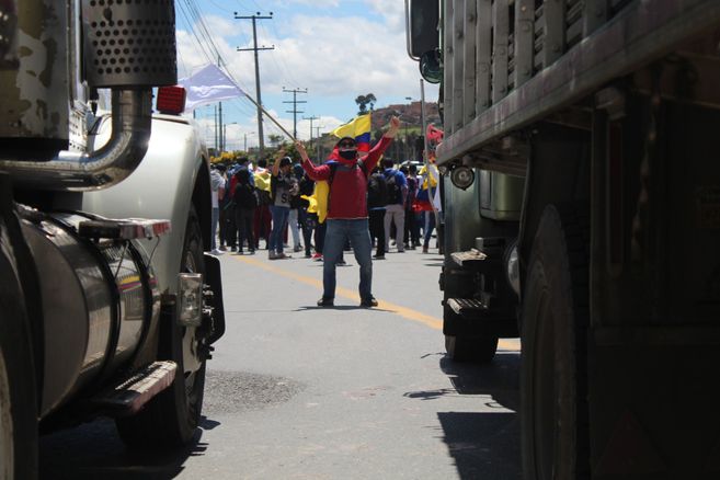 Bloqueos y pandemia pueden frenar la recuperación de la economía colombiana