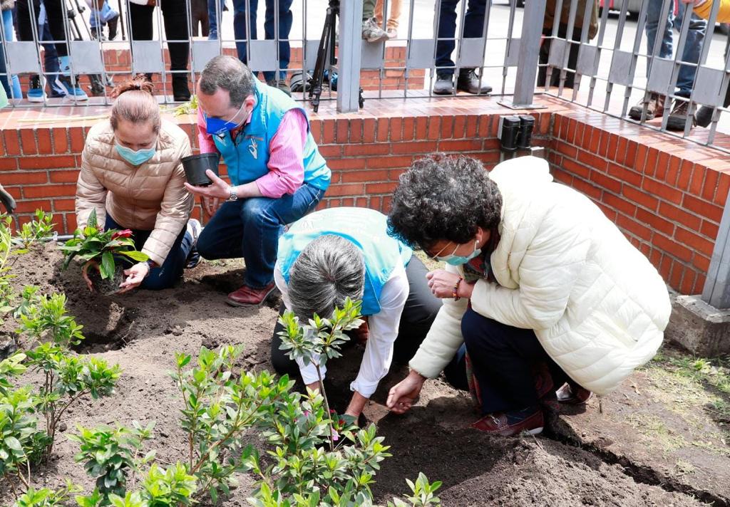 Con siembra de “Jardín de la esperanza”, Bogotá homenajeó a fallecidos por COVID-19