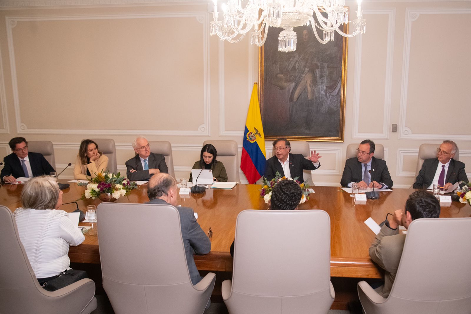 Nuevo gabinete: ¿conejo a los partidos?
