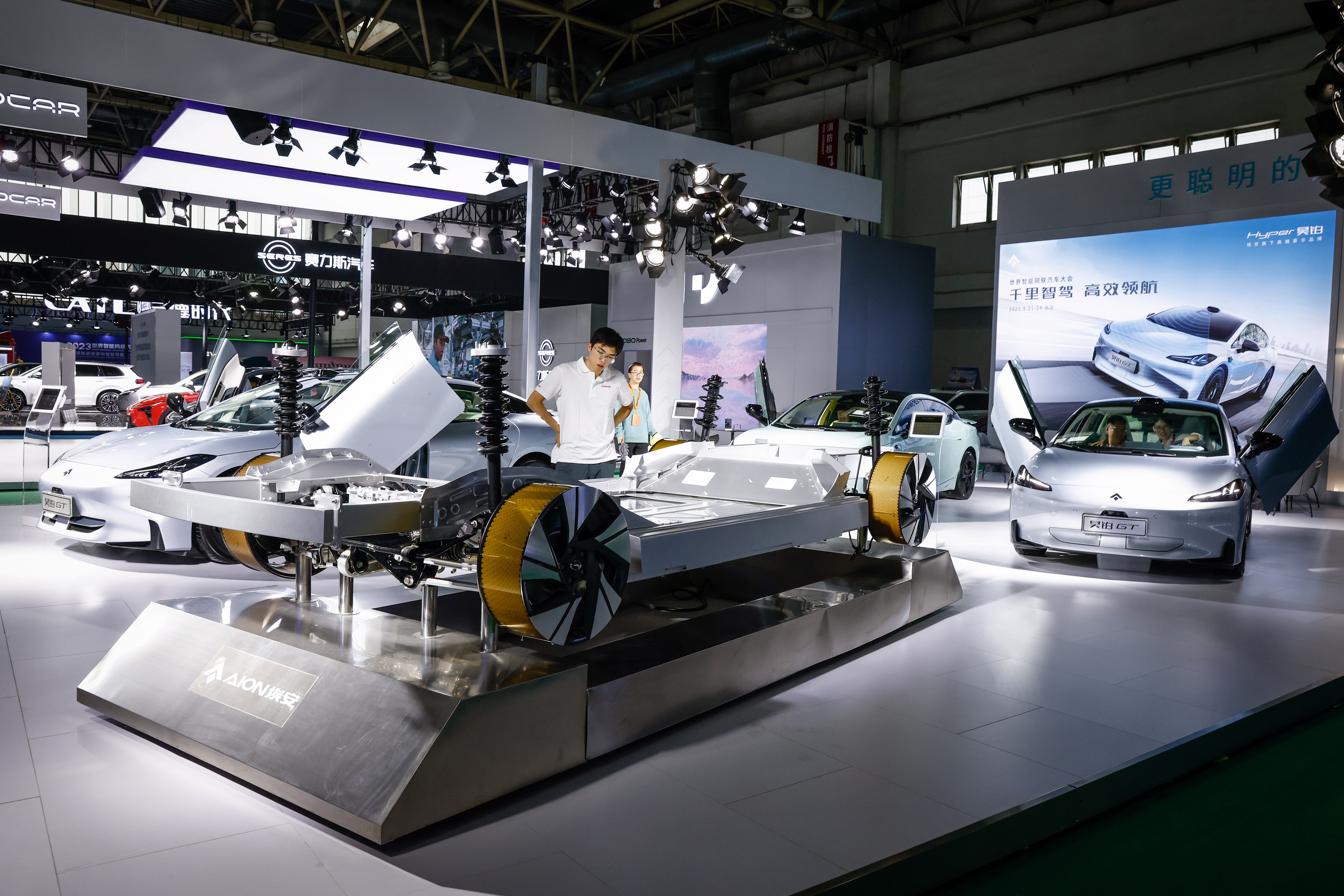 UE busca comercio “justo” ante subsidios a carros eléctricos en China