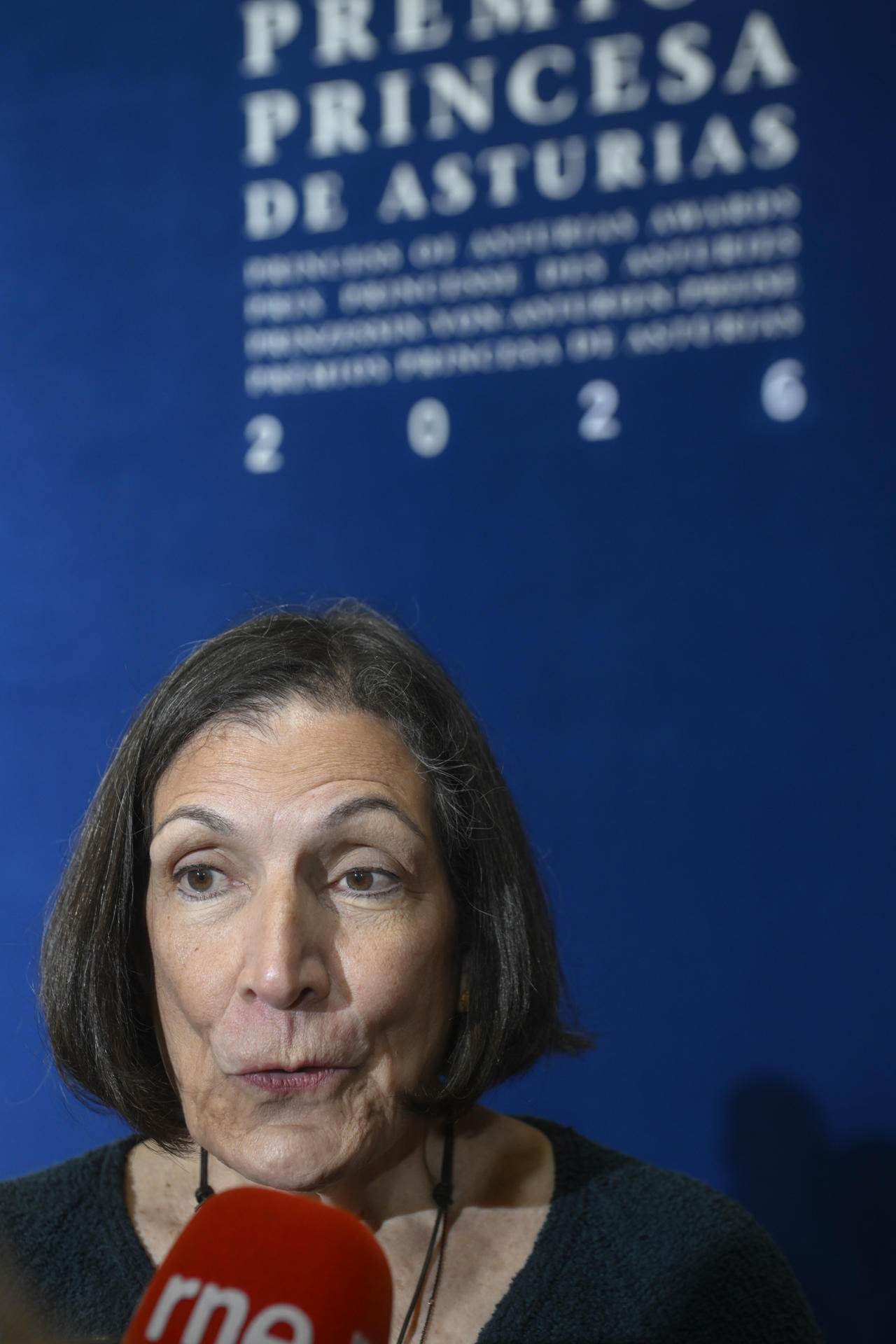 OVIEDO (ESPAÑA), 06/05/2026.- La periodista mexicana y miembro del jurado del Premio Princesa de Asturias de Comunicación y Humanidades 2026, Alma Guillermoprieto tras dar a conocer el Premio Princesa de Asturias de Comunicación y Humanidades 2026 que ha recaído en el estudio de cine de animación japonés Ghibli. EFE/ Eloy Alonso
