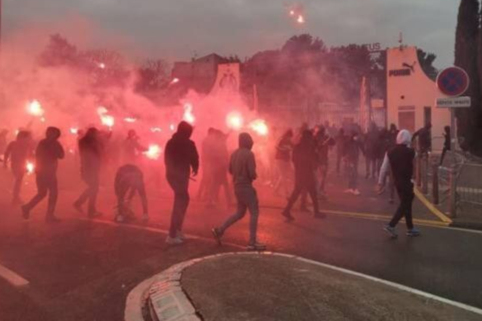 Caos en Marsella, hinchas del Olympique atacan la sede del club