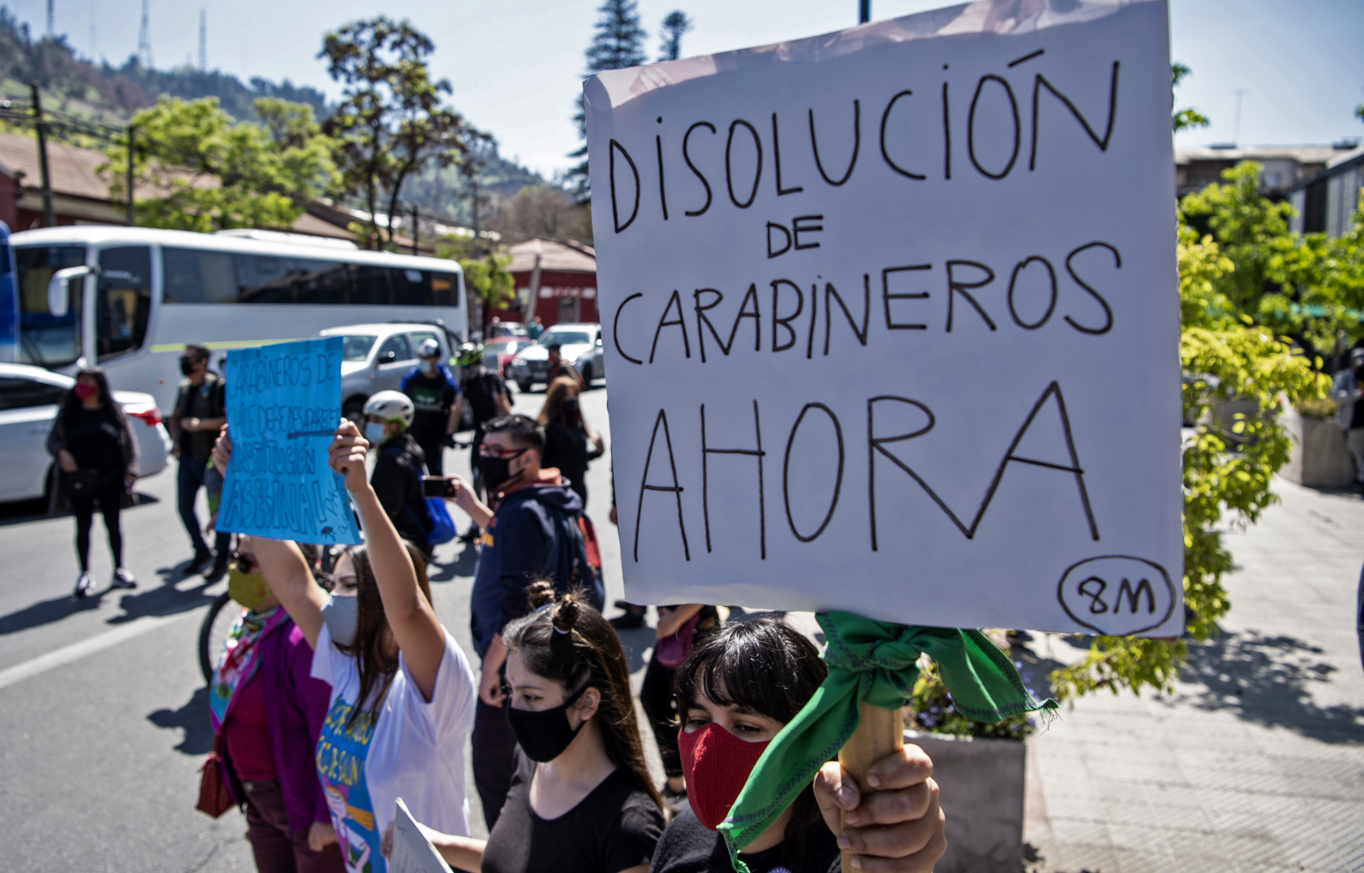 Chile: ¿Qué pasó con el joven que cayó de un puente en medio de enfrentamientos con la policía?
