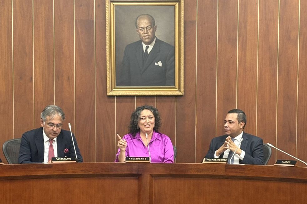 Angélica Lozano, presidenta de comisión del Senado que decide sobre el presupuesto