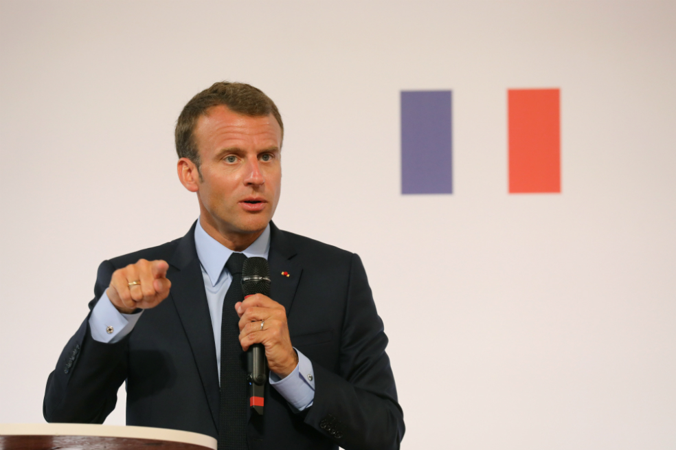 Funcionarios franceses inician tercera huelga contra reformas de Macron