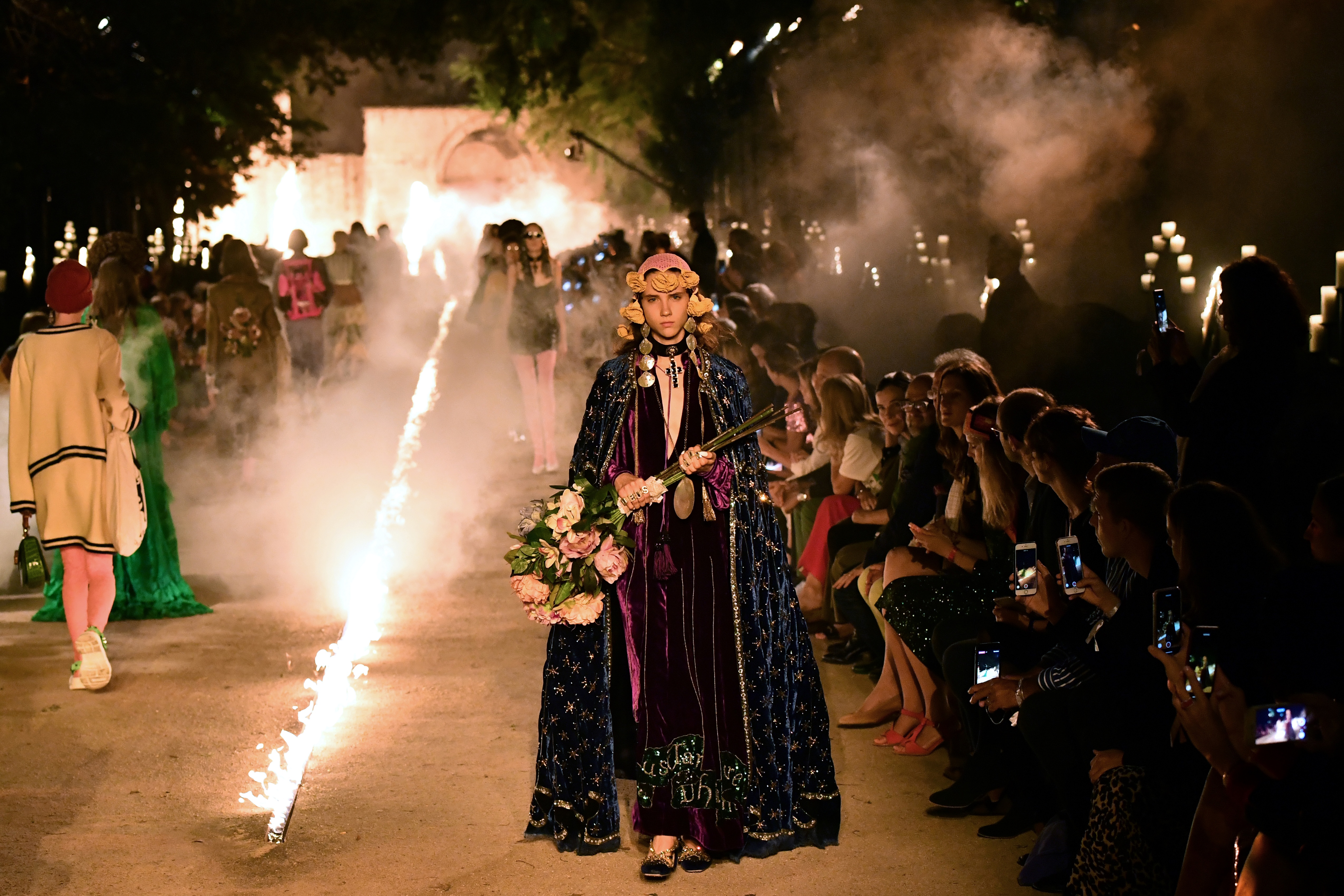 Gucci Crucero 2019: un desfile lleno de misterio y opulencia
