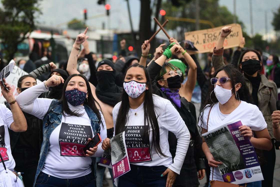 Mujer denuncia que un ginecólogo de Sanitas la violó  en consulta