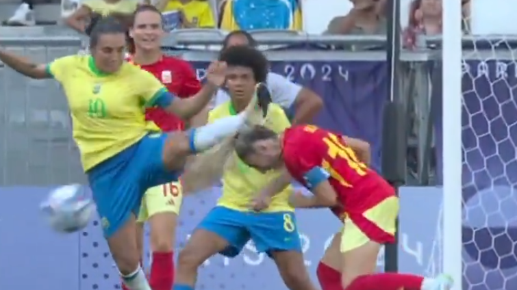 Marta, leyenda de Brasil, fuera de los cuartos de final por brutal patada: video