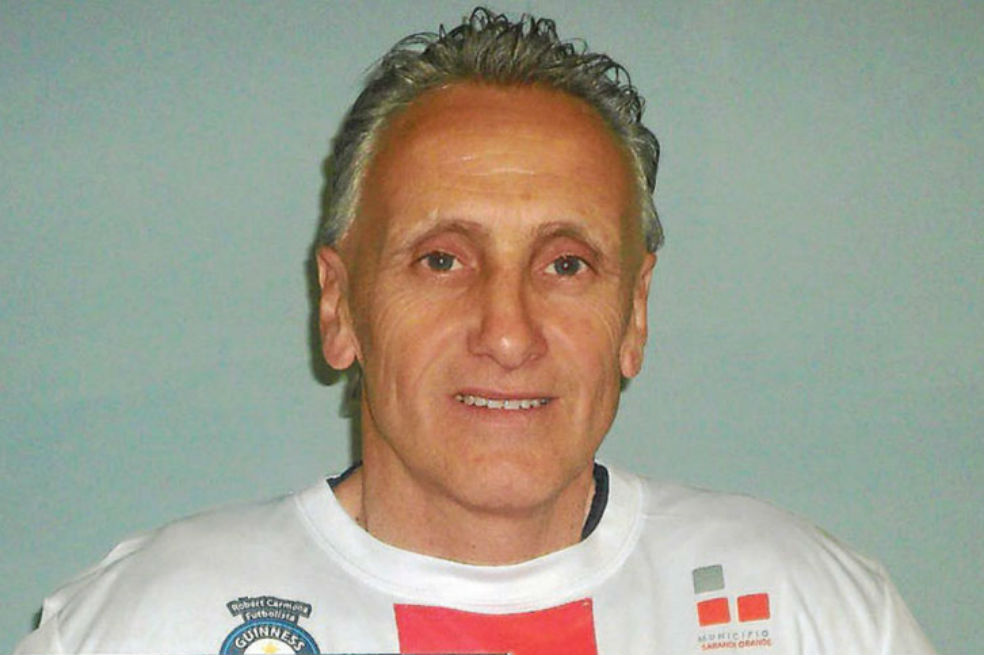 Futbolista a los 55 años: Robert Carmona, el jugador más longevo del mundo