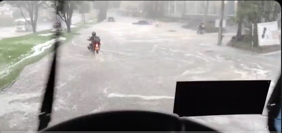 Movilidad: tránsito restringido en la carrera séptima tras granizada en el norte de Bogotá