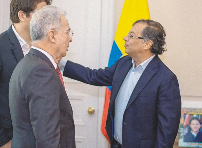 ¿Un tinto entre Petro y Uribe podrá resucitar la reforma a la salud?