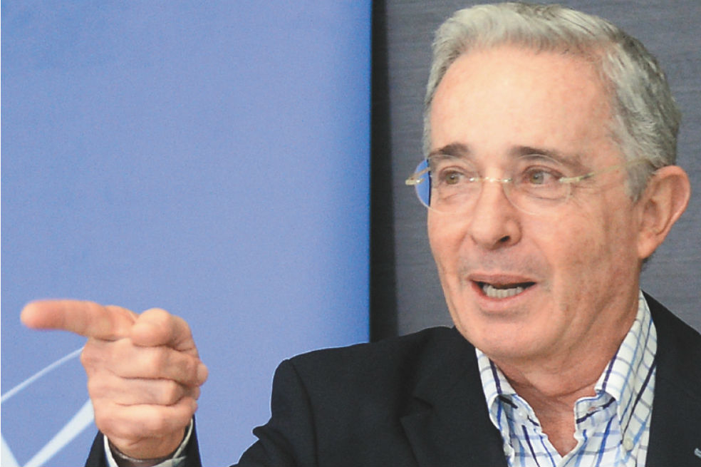 Uribe aboga por una intervención legal en Venezuela