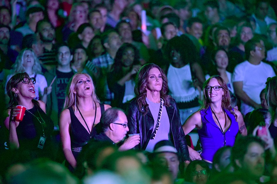 Caitlyn Jenner celebra su nueva identidad en ceremonia bautismal