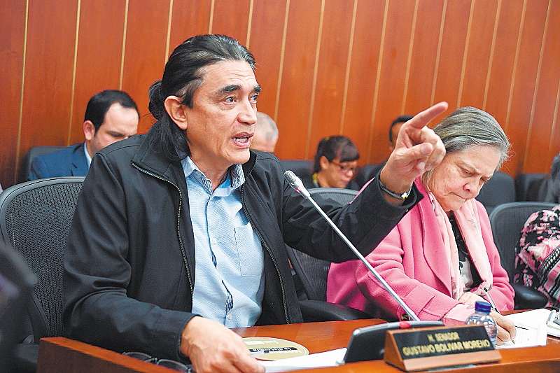 La renuncia de Gustavo Bolívar al Senado: ¿engaño a sus electores?