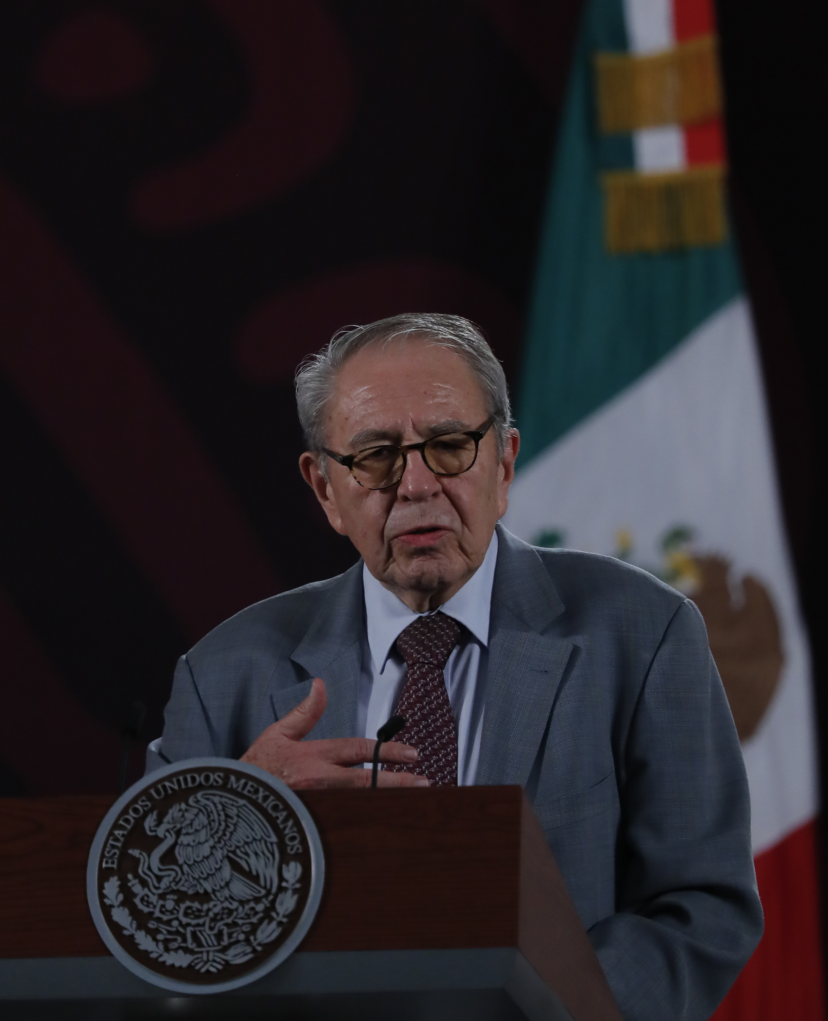 México responde a OMS y asegura que caso humano de gripe aviar murió por otras complicaciones
