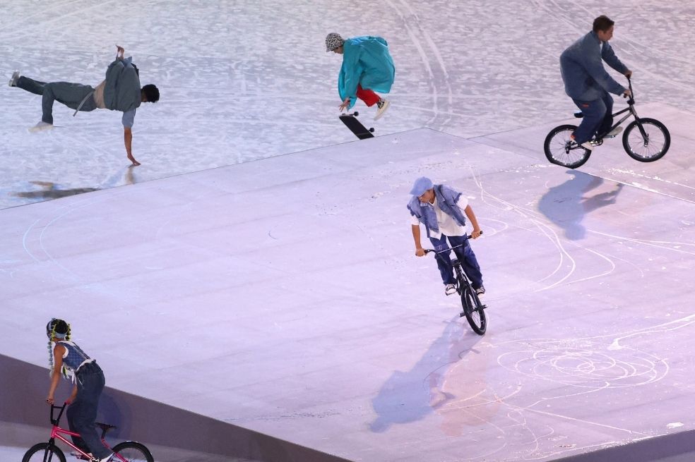 En la ceremonia se homenajearon las expresiones y deportes urbanos. En Tokio llegó el skateboarding y en París llegará el breakdance.