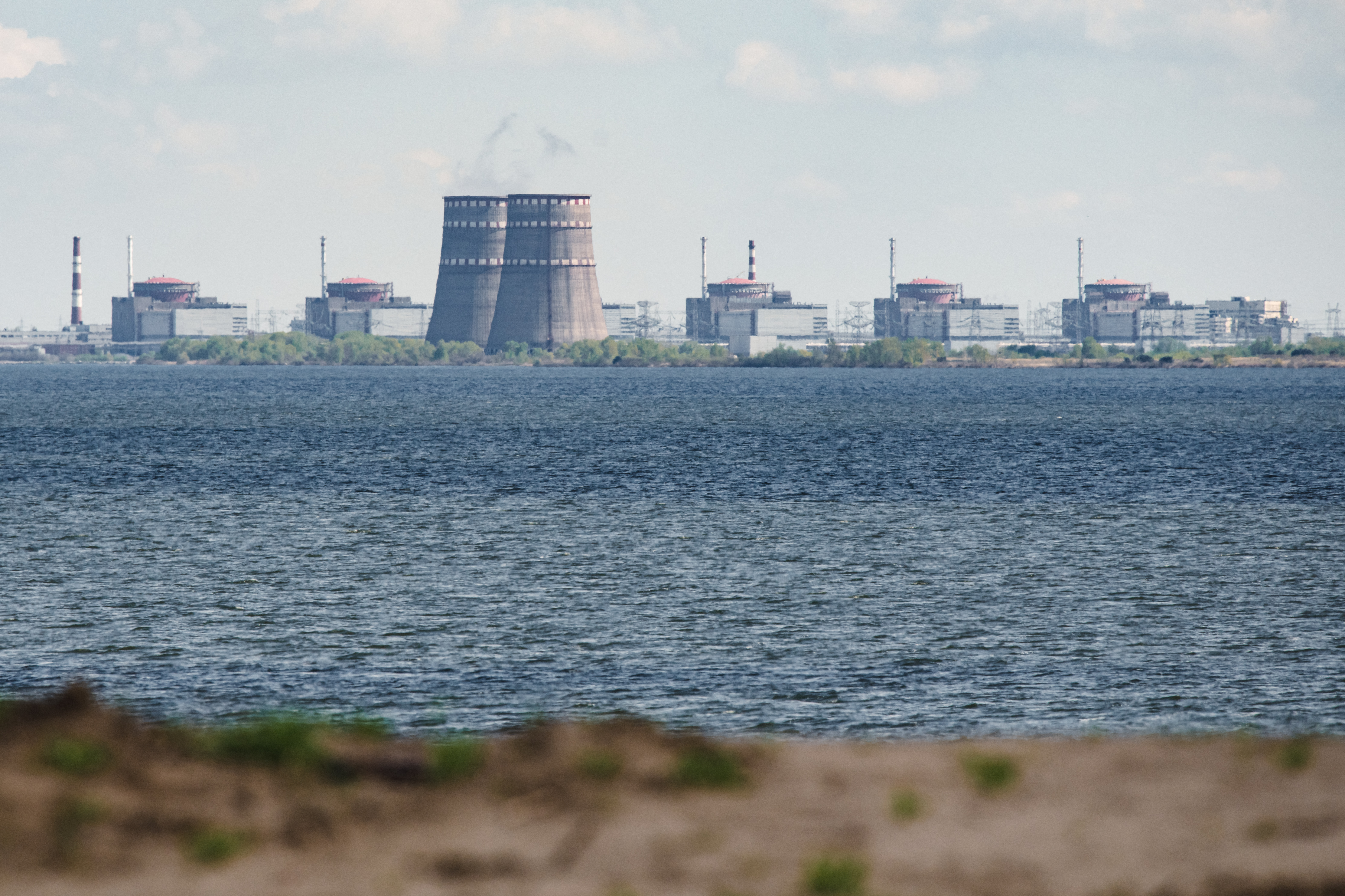 Vecinos de la central nuclear de Zaporiyia temen una catástrofe