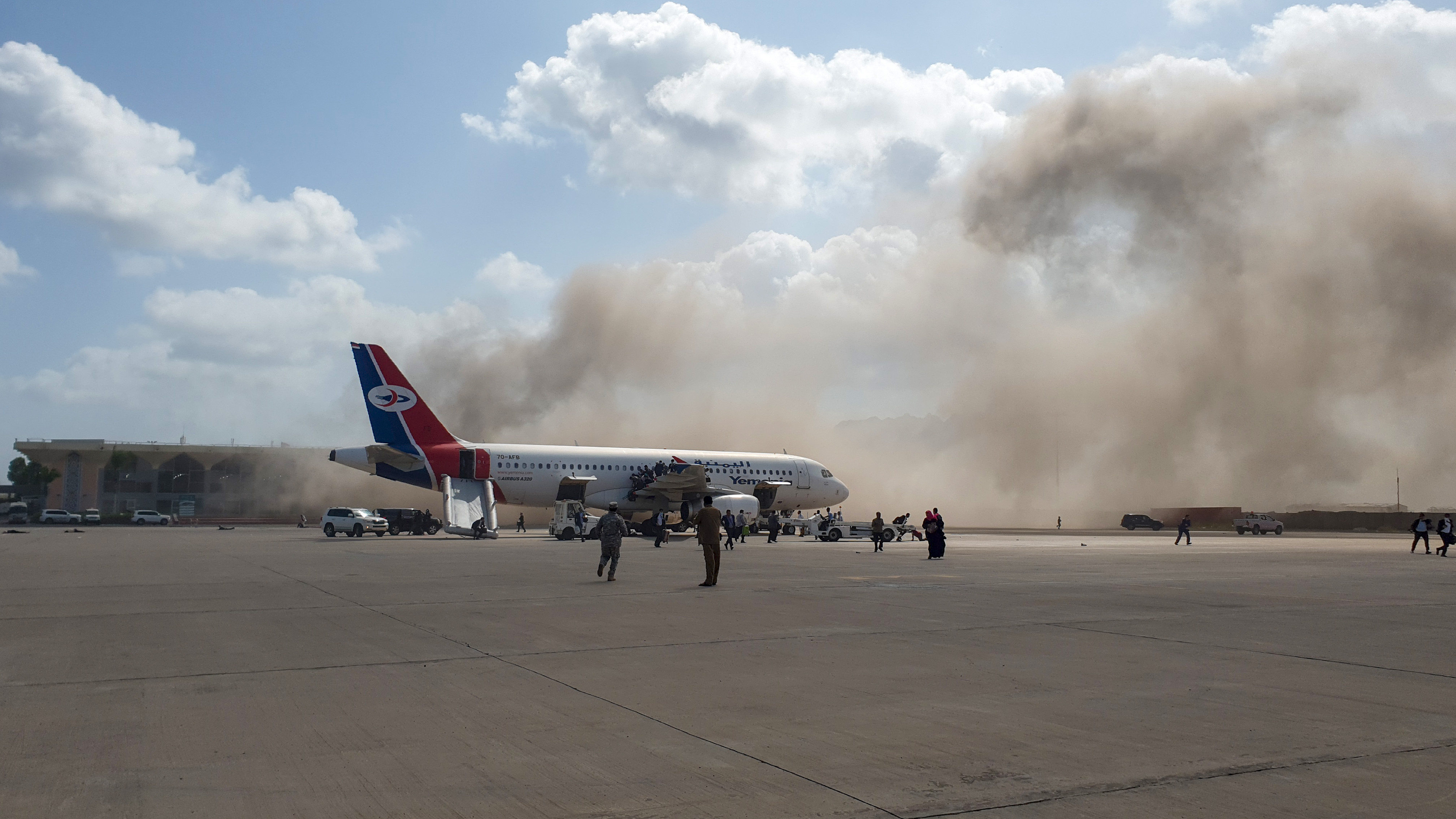 Atentado en aeropuerto de Adén en Yemen deja 26 muertos