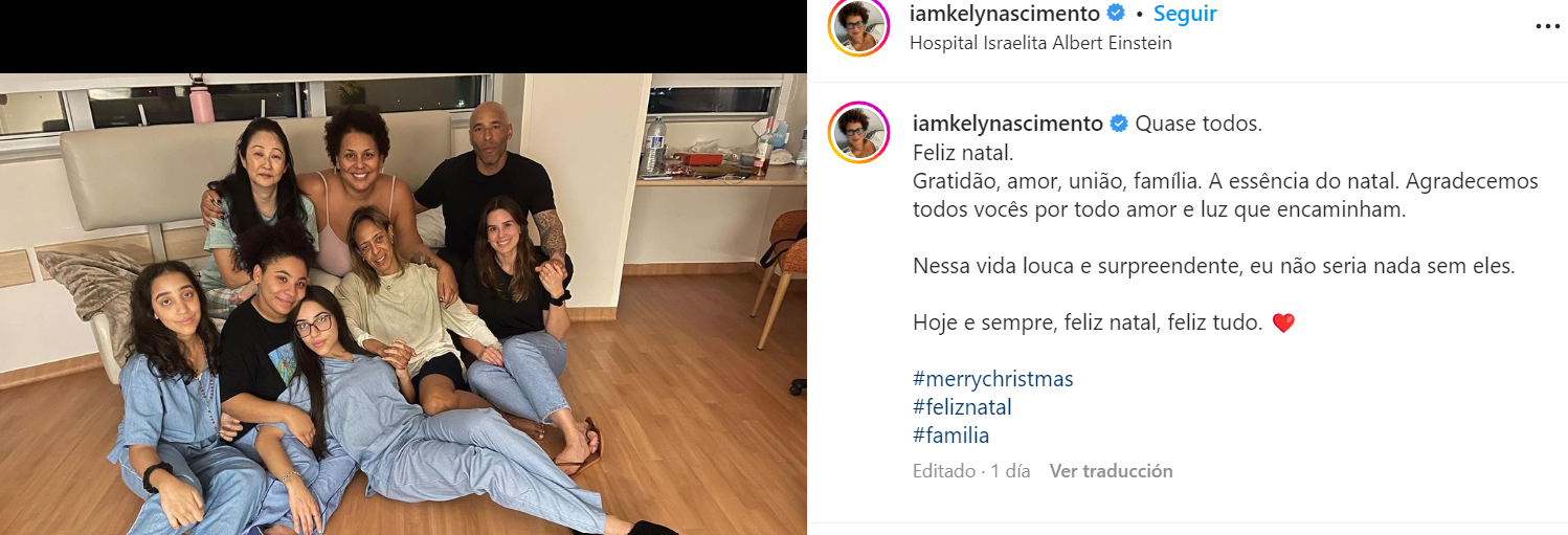 Pelé y su familia en el hospital