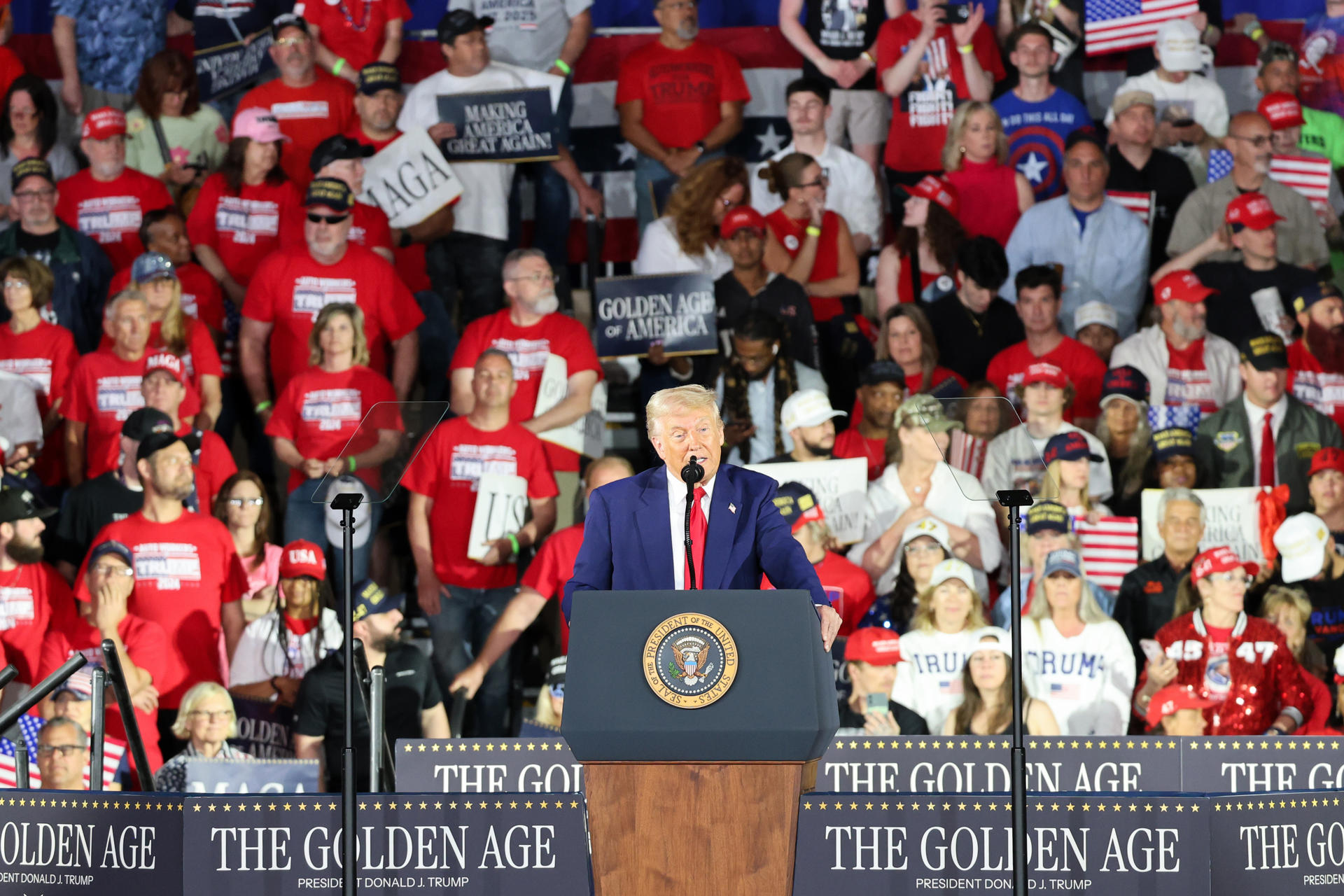 Cien días de mano dura de Trump: la migración y Harvard están entre sus blancos
