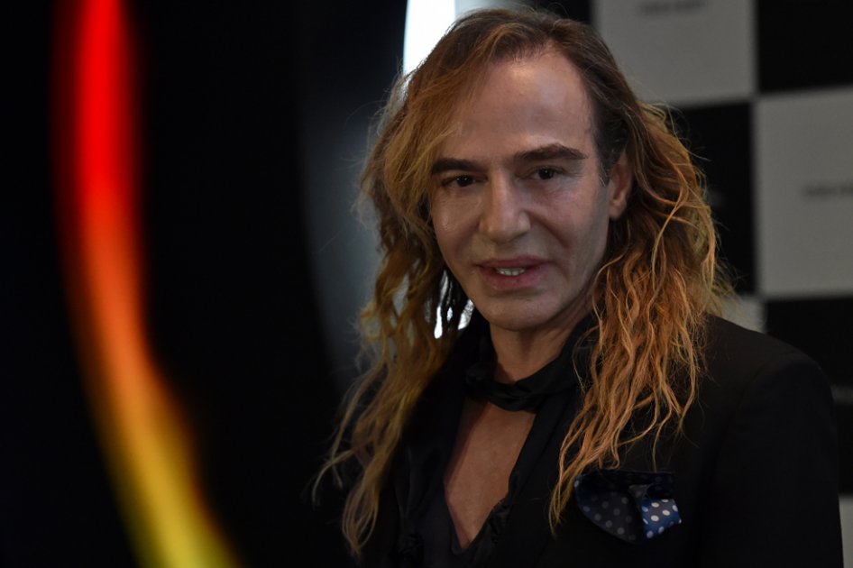 John Galliano vuelve al trabajo