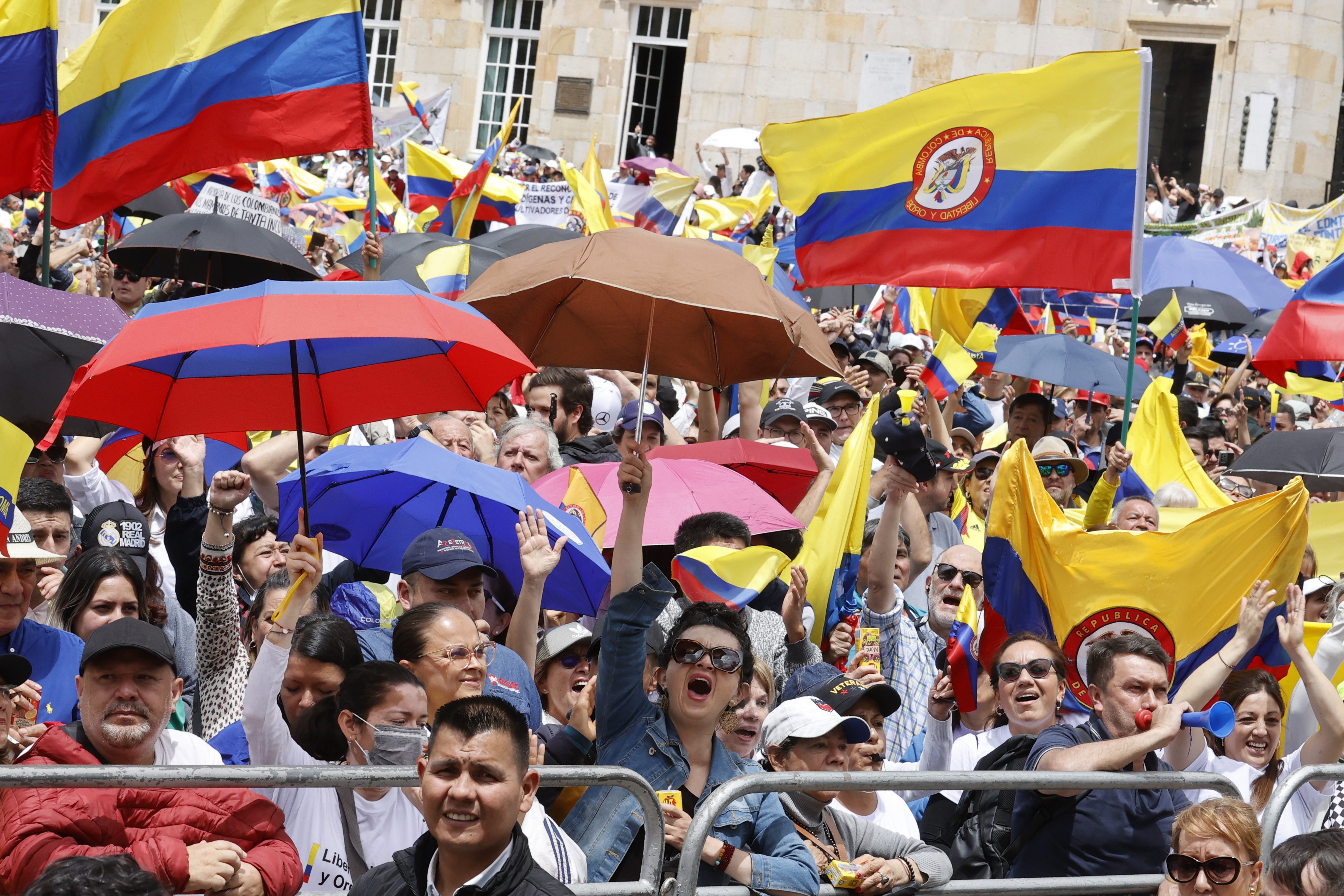 Oposición convoca a marcha por las presuntas irregularidades en la campaña Petro
