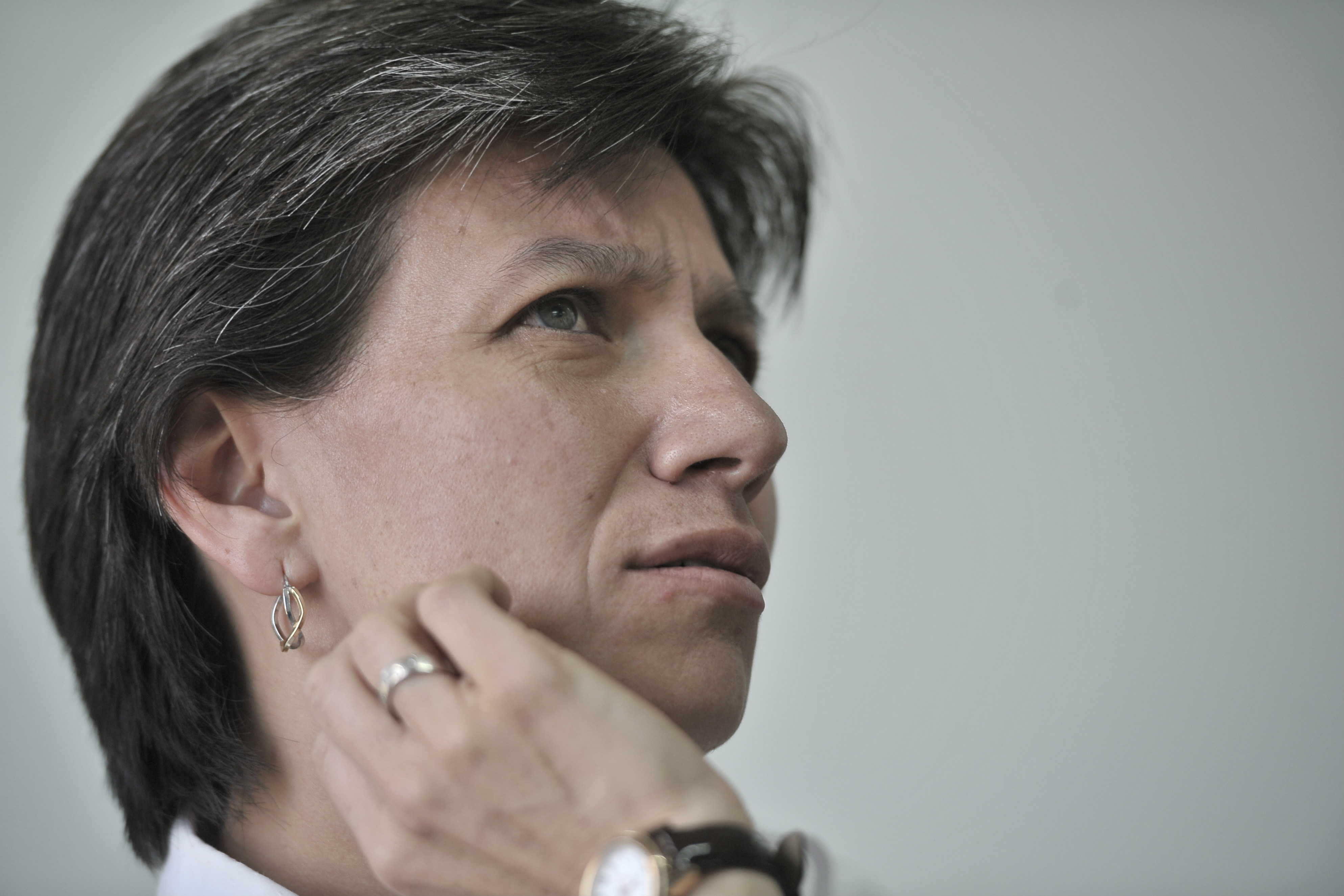 Claudia López tomará medidas para proteger amenazados de muerte por las Águilas Negras