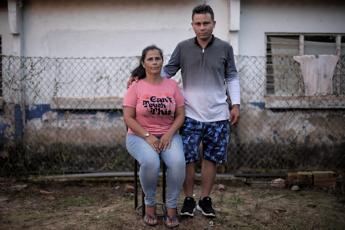El día en que desaparecieronn a don Arcesio doña Olga no estaba en la casa y Andrés se quedó con los guerrilleros que estaban esperando a su padre.