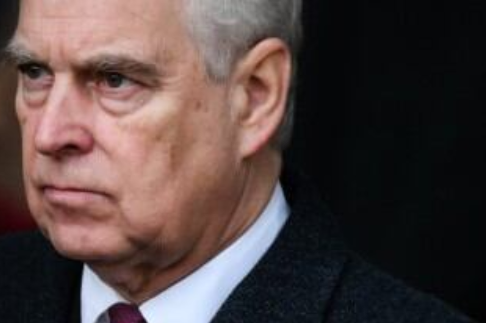 El príncipe Andrés recibió a Epstein en Windsor tras orden de arresto contra pederasta