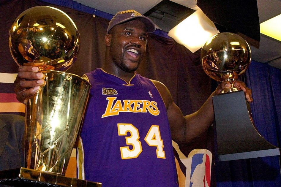 Shaquille O'neal celebra uno de los campeonatos con Los Lakers de Los Ángeles. Foto: AFP