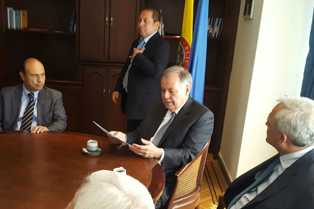 Conservadores estudiarán si se declaran en oposición a Santos