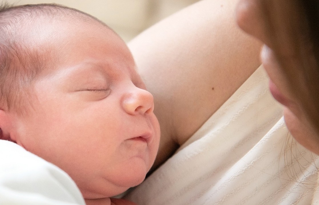La demanda ante la Corte Constitucional que cambiaría la licencia de maternidad en Colombia