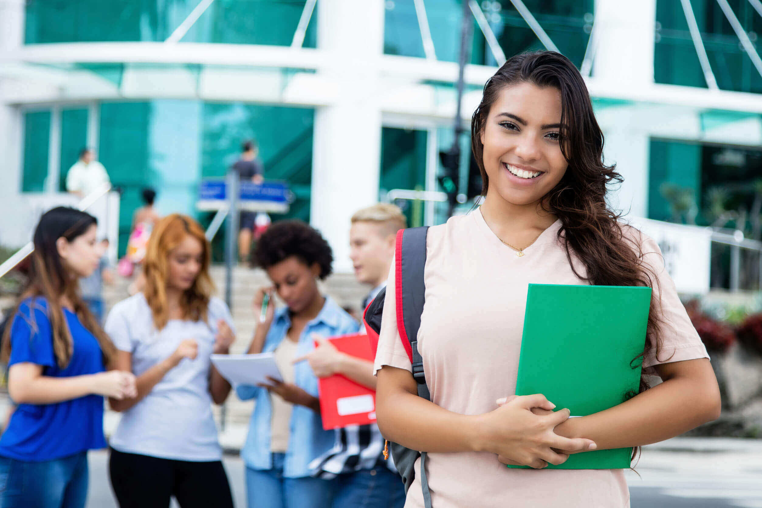 Cuatro universidades españolas crearán una cooperativa de mujeres en Colombia