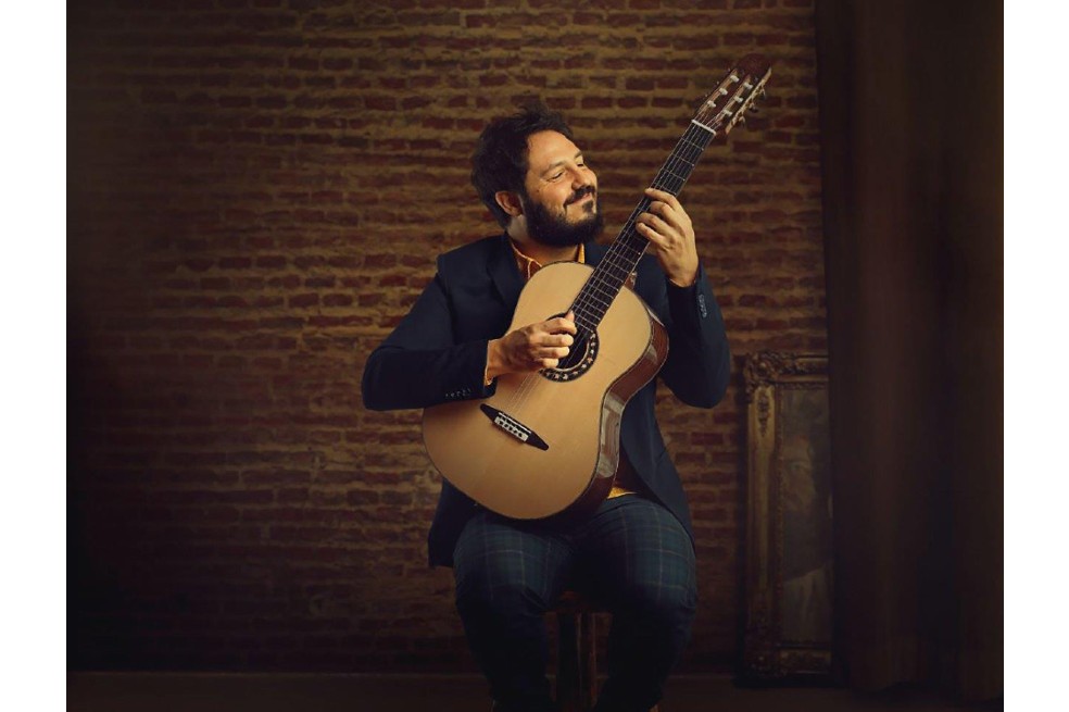 El Kanka, desde su sala y en la intimidad de su canción