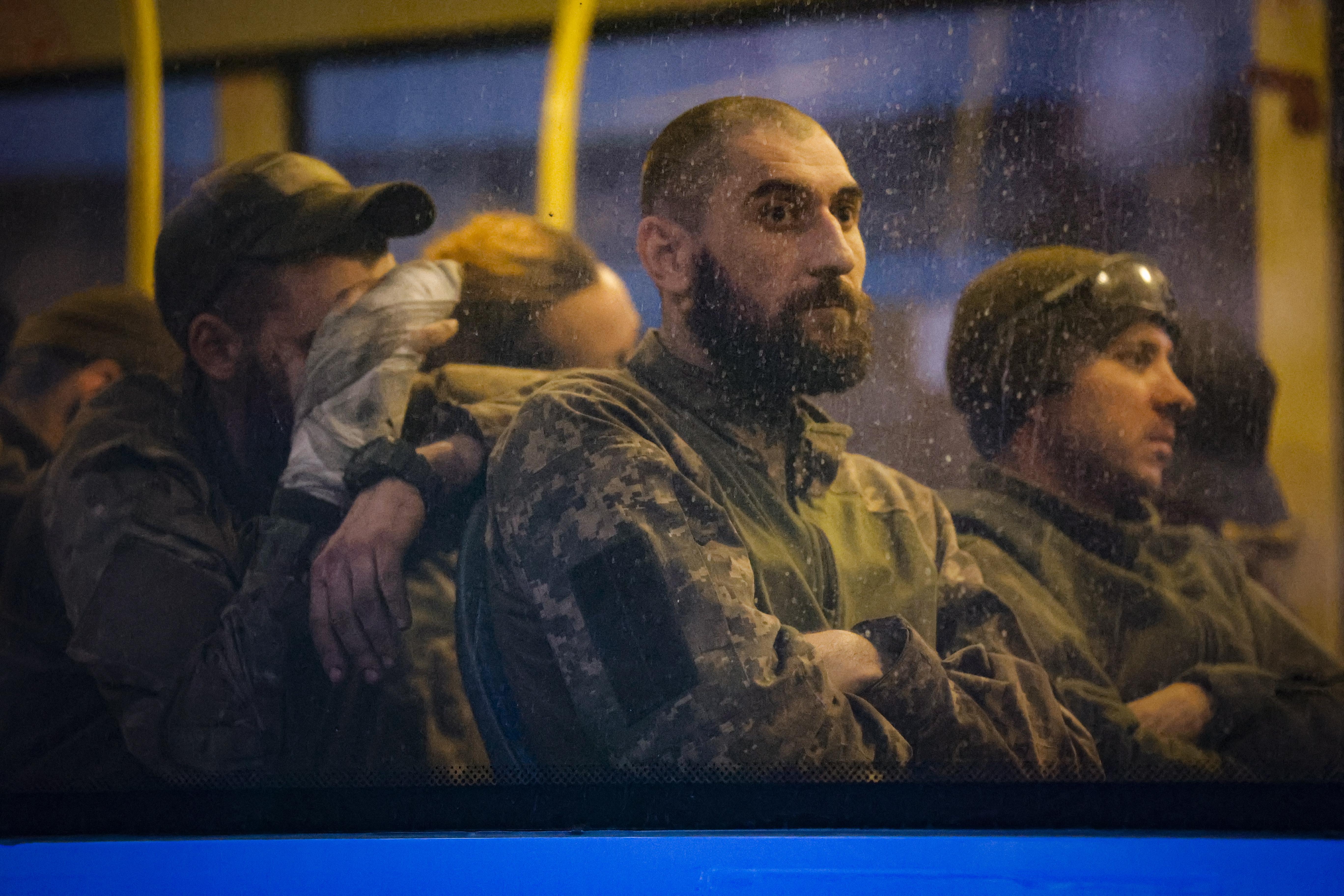Guerra en Ucrania: Rusia dice que 959 soldados ucranianos se rindieron en Mariúpol