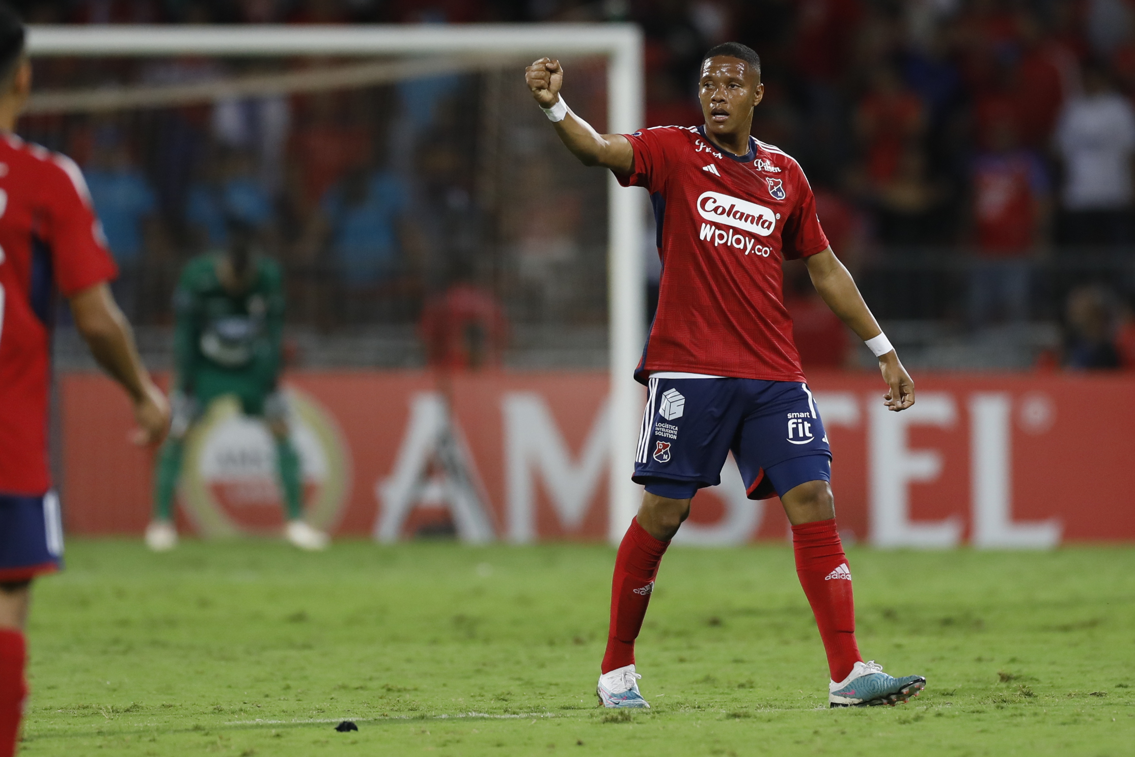 AMDEP2769. MEDELLÍN (COLOMBIA), 29/05/2024.- Yairo Moreno de Independiente celebra un gol este miércoles, en un partido de la fase de grupos de la Copa Sudamericana entre Independiente Medellín y Always Ready en el estadio Atanasio Girardot en Medellín (Colombia). EFE/ Luis Eduardo Noriega Arboleda