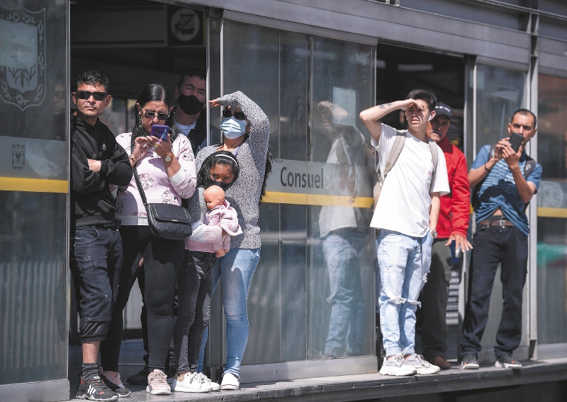 Según Transmilenio el 80% de usuarios pagan pasaje ¿qué hacer con el 20% que no?