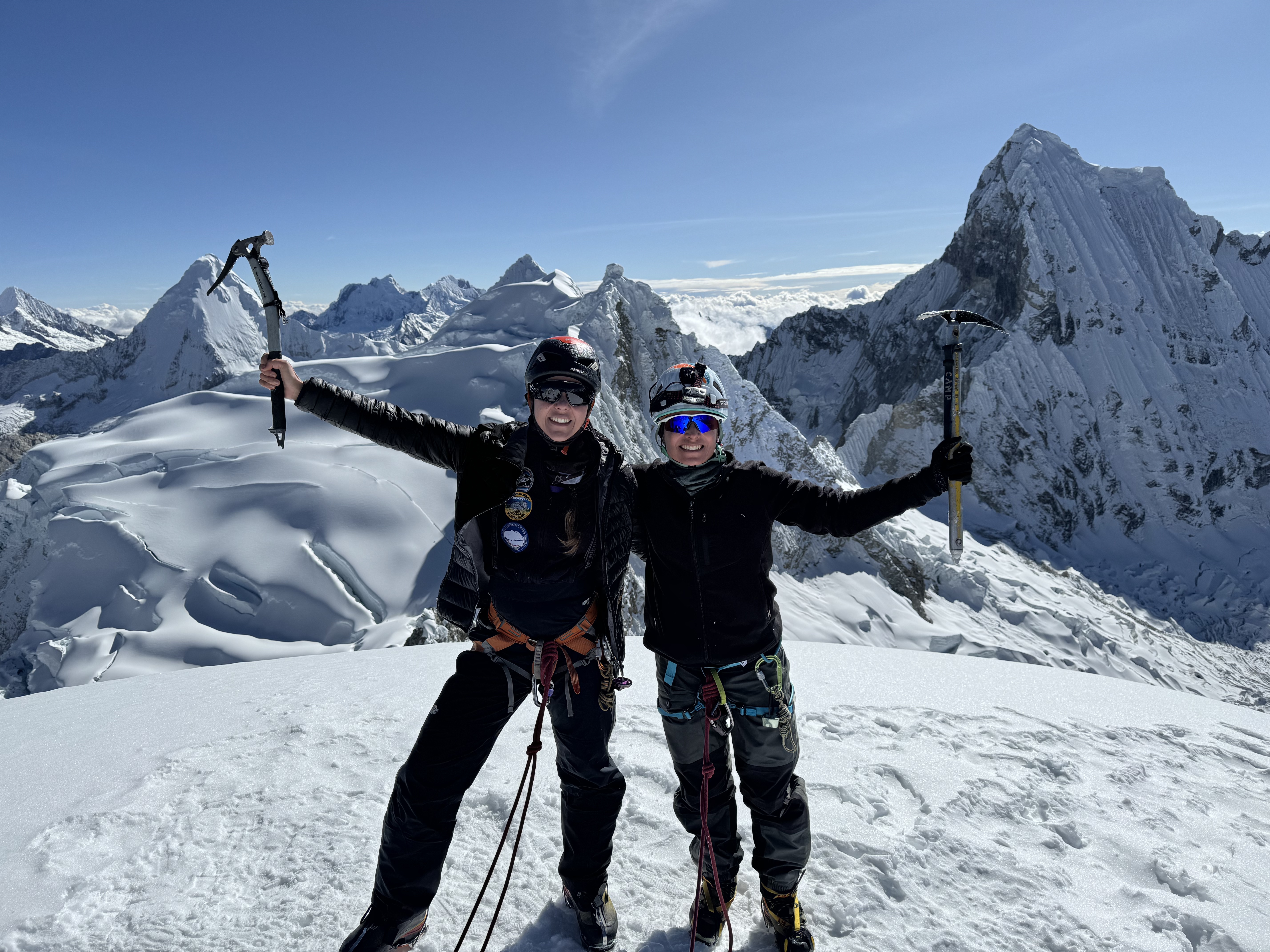 Dos montañistas colombianas lograron la cumbre del Monte Vinson en la Antártida