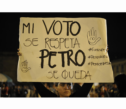 Santos y su confirmación de la destitución de Petro