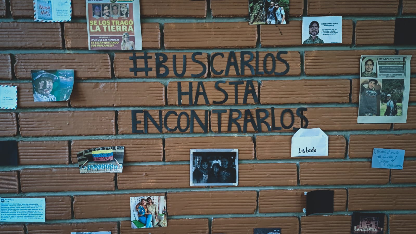 Mural por los desaparecidos con cartas y fotos dirigidas a Andrés Camilo Peláez. Universidad de Antioquia. 2023.