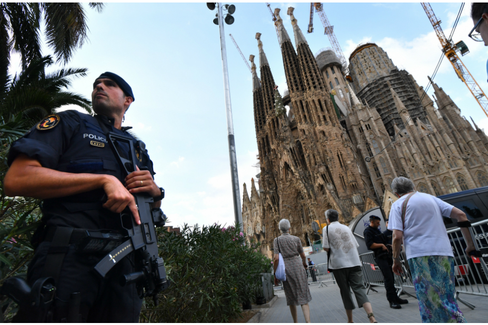 Evacúan temporalmente la Sagrada Familia de Barcelona por «falsa alarma»