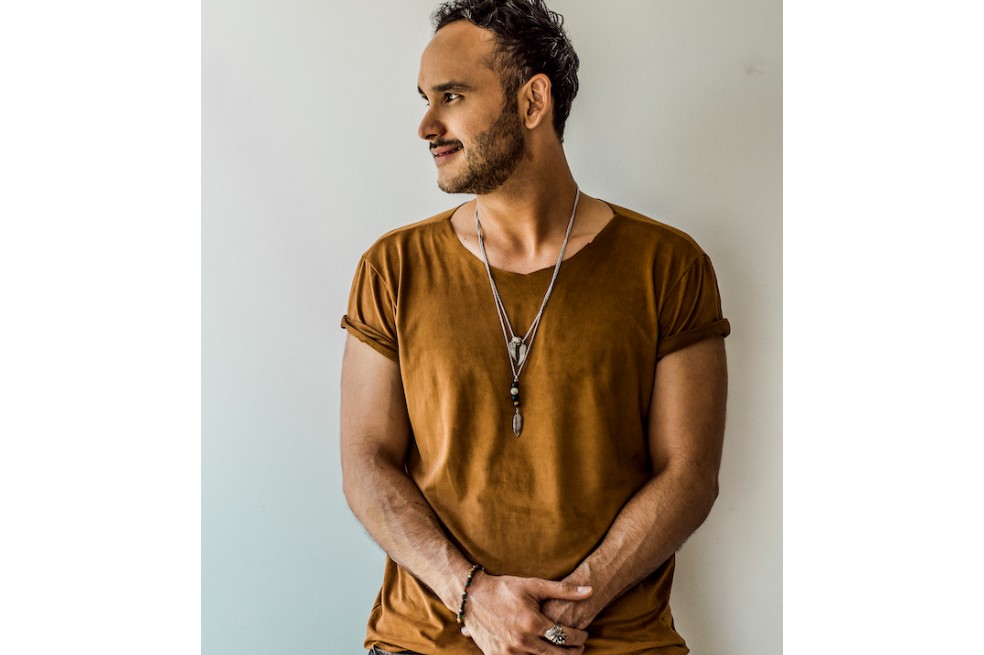 Beto Urieles presenta “On your hips”