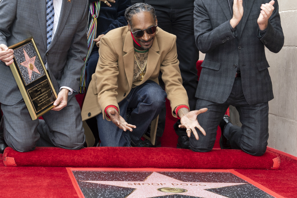 Así recibió Snoop Dogg su estrella en el Paseo de la Fama de Hollywood
