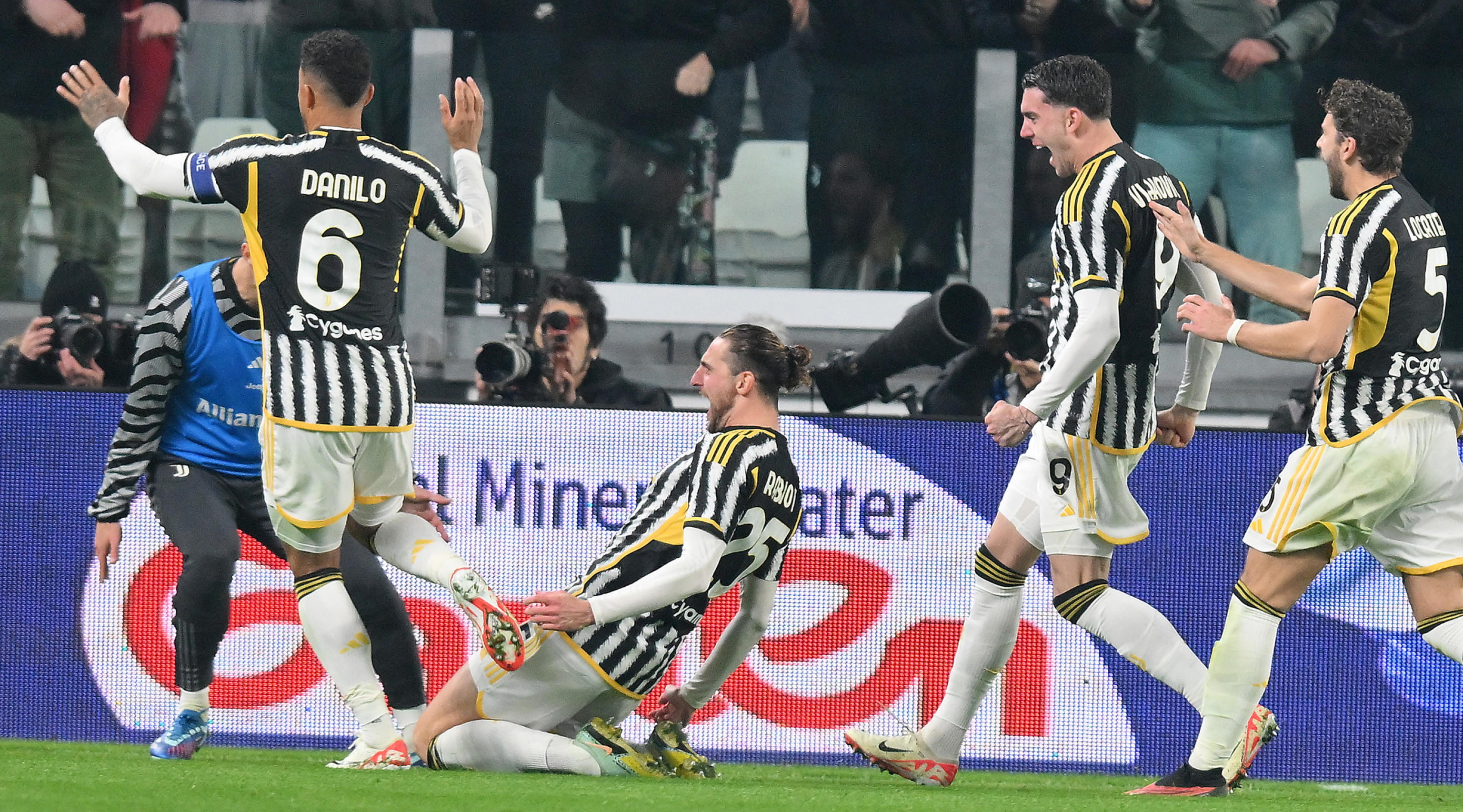 Juventus se impuso sobre Roma y acecha al Inter por el liderato de la Serie A