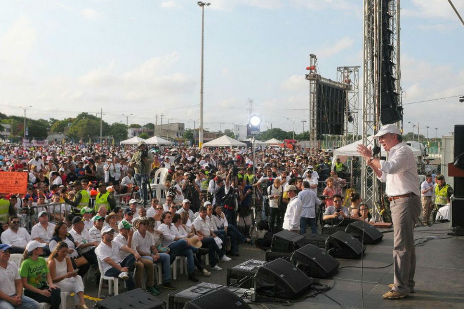 «Con el voto en el plebiscito pueden salvar vidas»: Santos