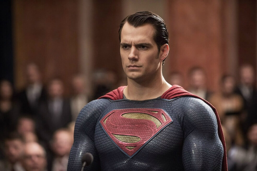 Henry Cavill: "La capa de Superman sigue siendo mía"