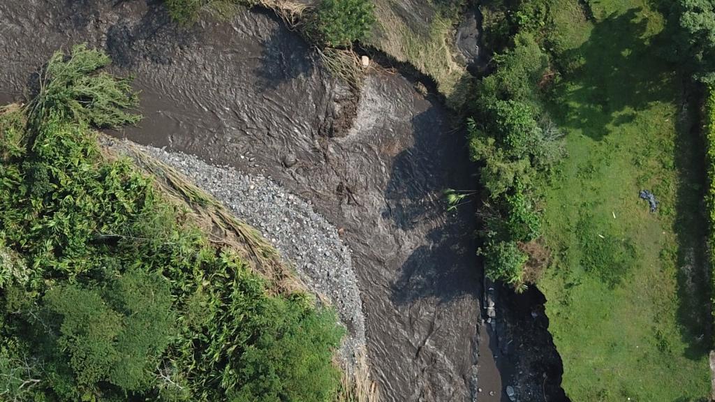 Por su parte El Colegio, Pacho, El Rosal, Soacha, Tena, Tocaima, Jerusalen,
Silvania, La Mesa, Tenjo, Guaduas y Caparrapi, entre otros, se vieron afectados por inundaciones.